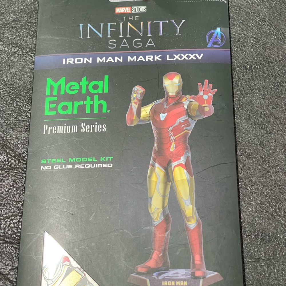 Metal Earth Iron Man Mark LXXXV Steel Model Kit - Red & Gold